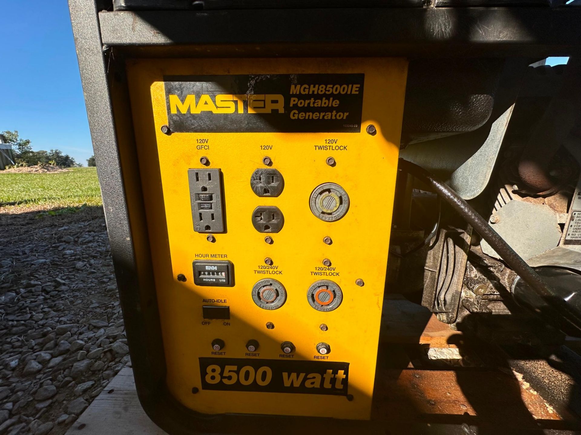 Master MGH8500IE 8,500-Watt Generator Electric Start, 18HP Honda Engine - Image 8 of 16