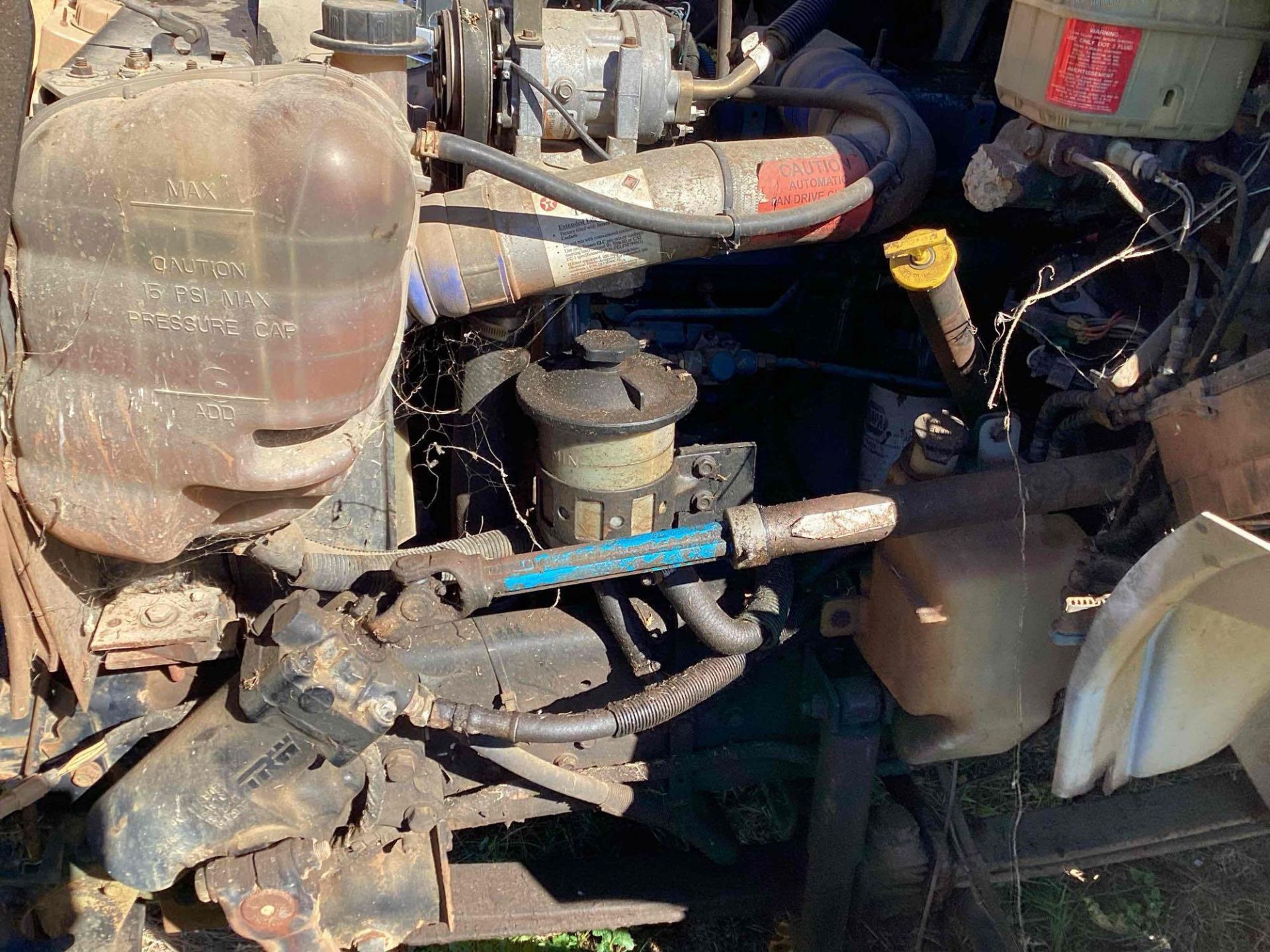 2003 International 4300 Flatbed Truck w/ Liftgate - Inoperable - 7.6L DT466 Diesel Engine - Image 8 of 23