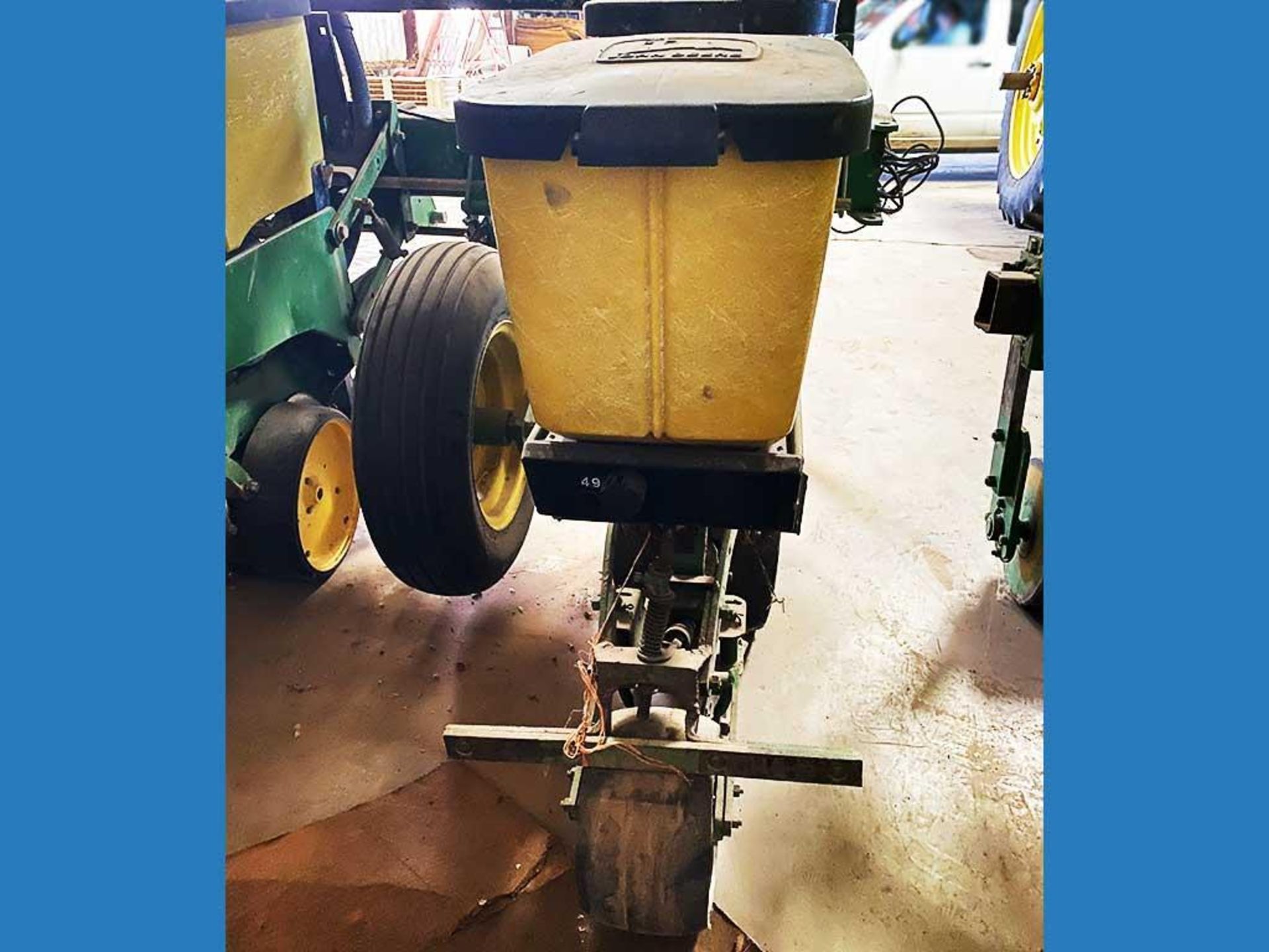 John Deere 7300 MaxEmerge 2 4-Row Planter Adjustable Row Spacing - Image 10 of 17