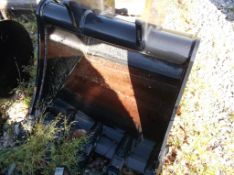 Kubota 24in Quick Attach Compact Excavator Tooth Bucket ONE PER LOT