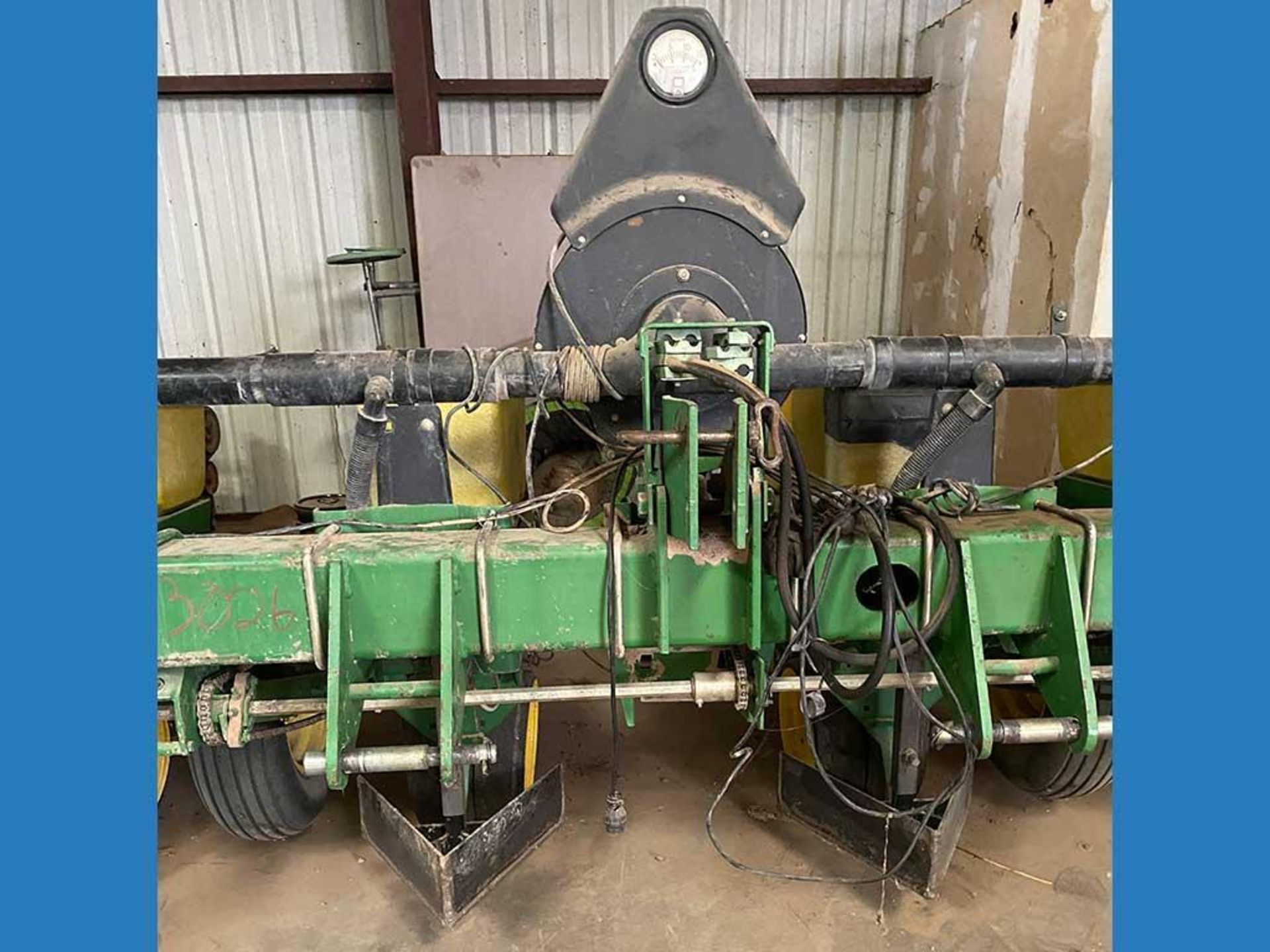 John Deere 7300 MaxEmerge 2 4-Row Planter Adjustable Row Spacing - Image 5 of 17
