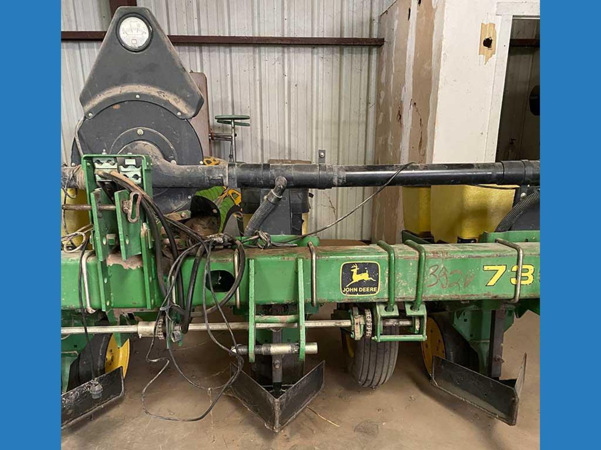 John Deere 7300 MaxEmerge 2 4-Row Planter Adjustable Row Spacing - Image 4 of 17