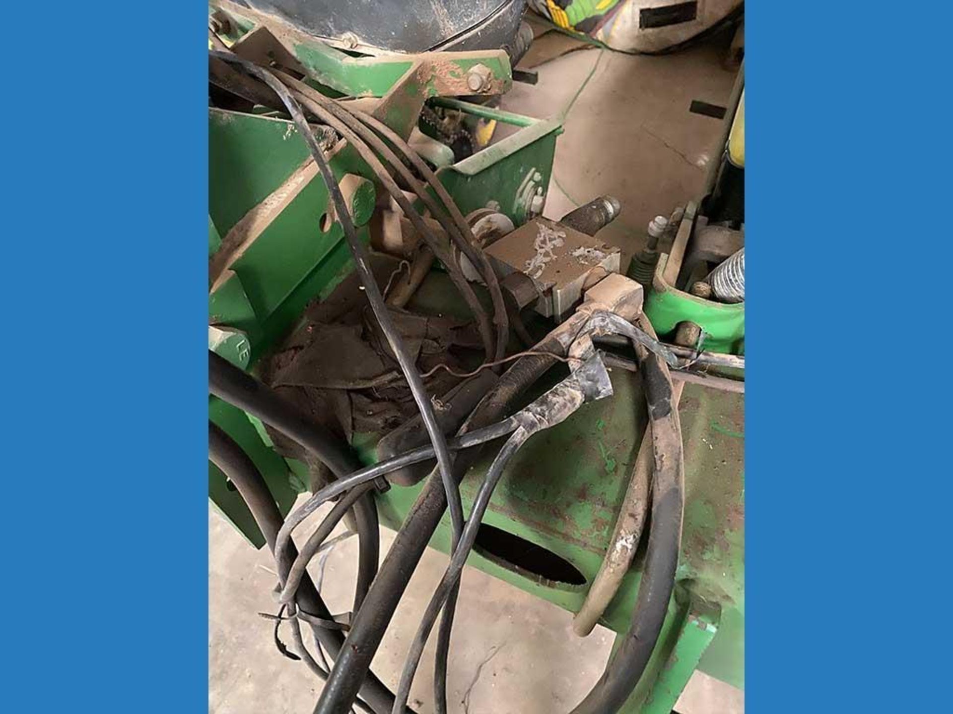 John Deere 7300 MaxEmerge 2 4-Row Planter Adjustable Row Spacing - Image 16 of 17