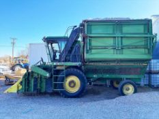 Deere 9965 Cotton Picker