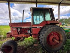 International 1086 Cab Tractor 2wd