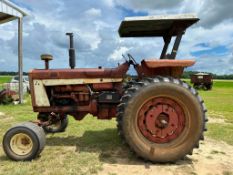 International 806 2wd Tractor