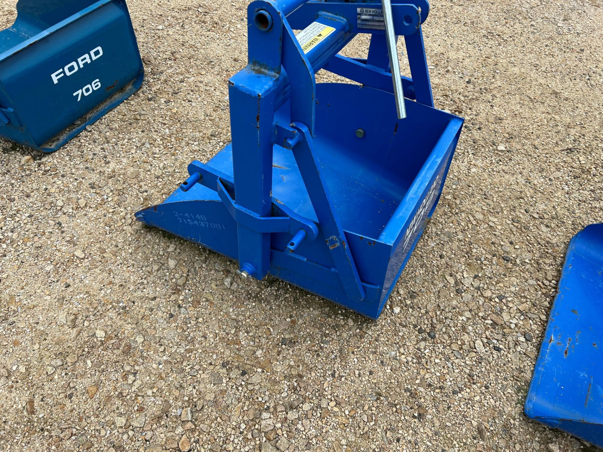 NEW HOLLAND 706 30 INCH 3PT DIRT SCOOP - Image 2 of 4