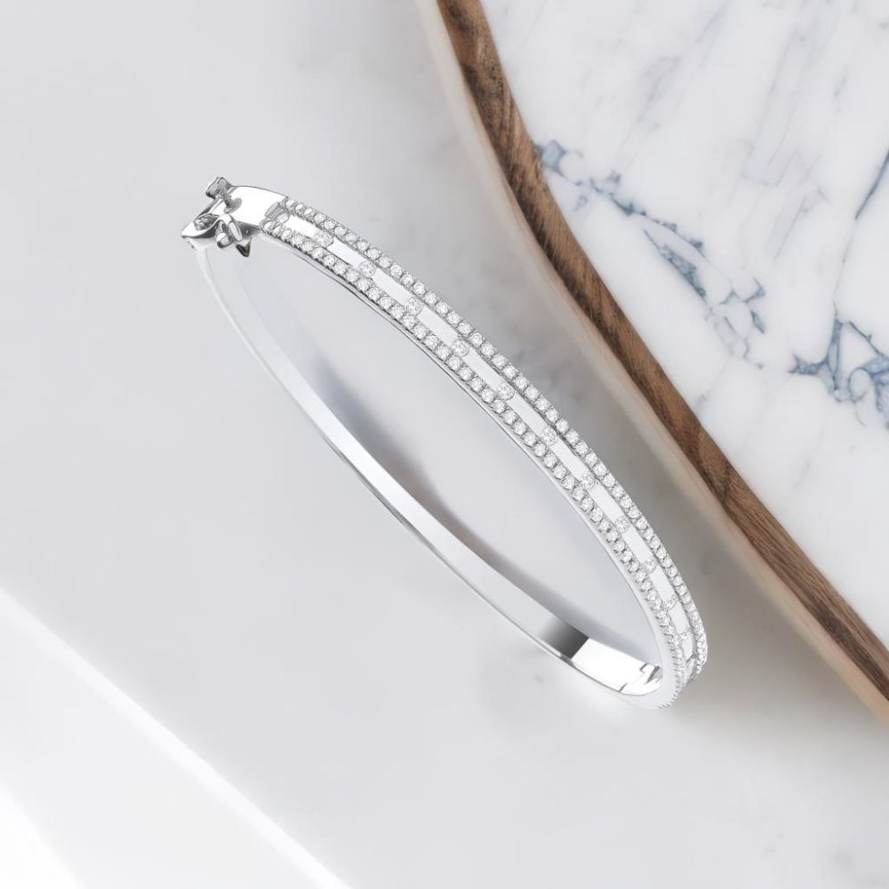 Exclusive Diamond Jewellery Auction. Fantastic Diamond Rings, Diamond Necklaces, Bangles, Diamond Earrings, and much more. Low reserves.