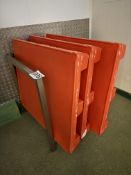 S/S PALLET HOLDER WITH PALLET.