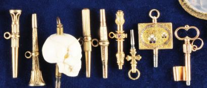 Sammlung mit 9 Taschenuhrschlüsseln, 6 davon in Gold