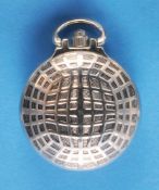 Verchromte kleine Taschenuhr im Golfball-Design