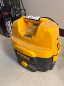 DeWalt DC500 Heavy Duty 2-Gallon Wet/Dry Vacuum