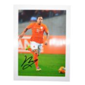 Signed Memphis Depay 5x7 colour photograph, Netherlands