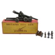 Britains Toys 155mm military field gun, and a quantity of lead figures