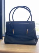 FIORELLI - Grand sac cabas Fiorelli bleu marine, avec anses doubles, fermeture zippée dorée sur le