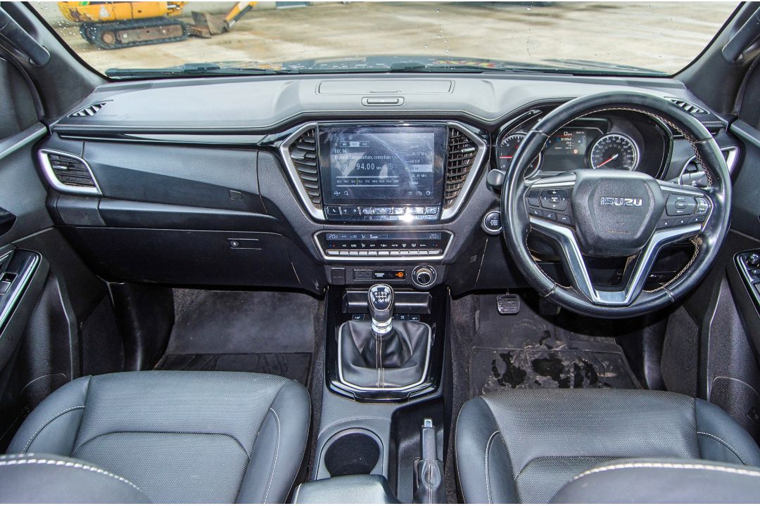 Isuzu D-Max V-Cross 1898cc diesel 6 speed manual double cab pick up Registration Number: SL72 URY - Image 22 of 33