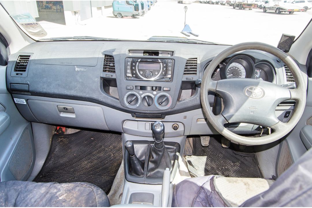 Toyota Hilux HL2 D-4D 2494cc diesel 5 speed manual 4 wheel drive double cab pick up Registration - Image 23 of 32
