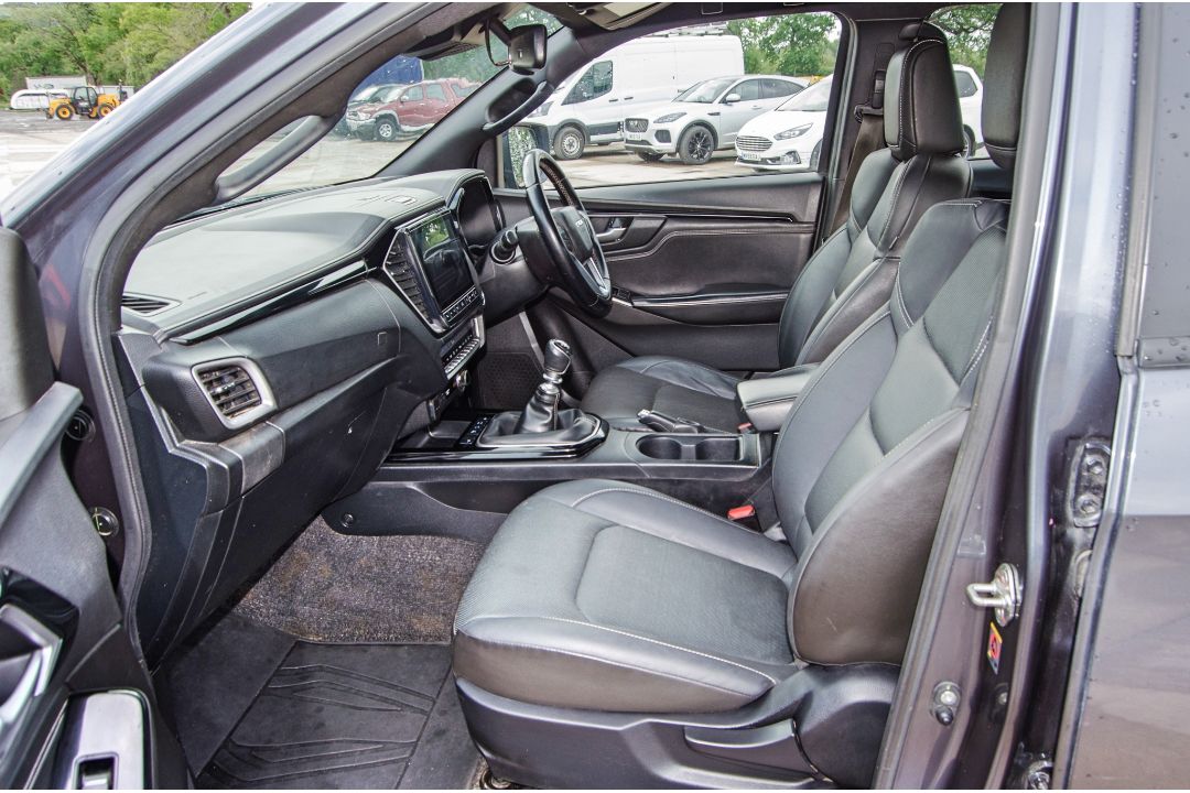 Isuzu D-Max V-Cross 1898cc diesel 6 speed manual double cab pick up Registration Number: SL72 URY - Image 19 of 33
