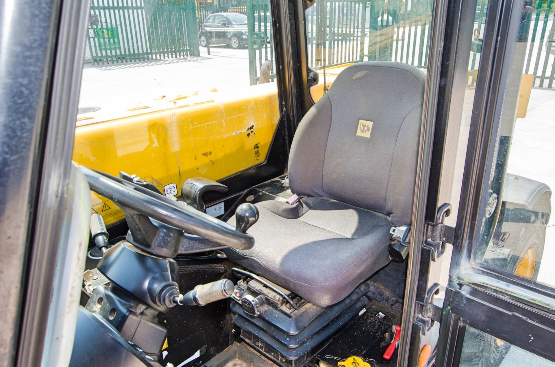 JCB 525-60 Hi-Viz 6 metre telescopic handler Year: 2017 S/N: 2459029 Recorded Hours: 3344 c/w - Image 17 of 24