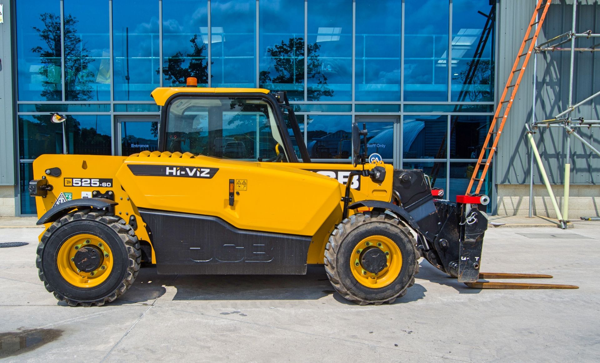 JCB 525-60 Hi-Viz Stage V 6 metre telescopic handler Year: 2024 S/N: 3328455 Recorded Hours: 920 c/w - Image 8 of 26