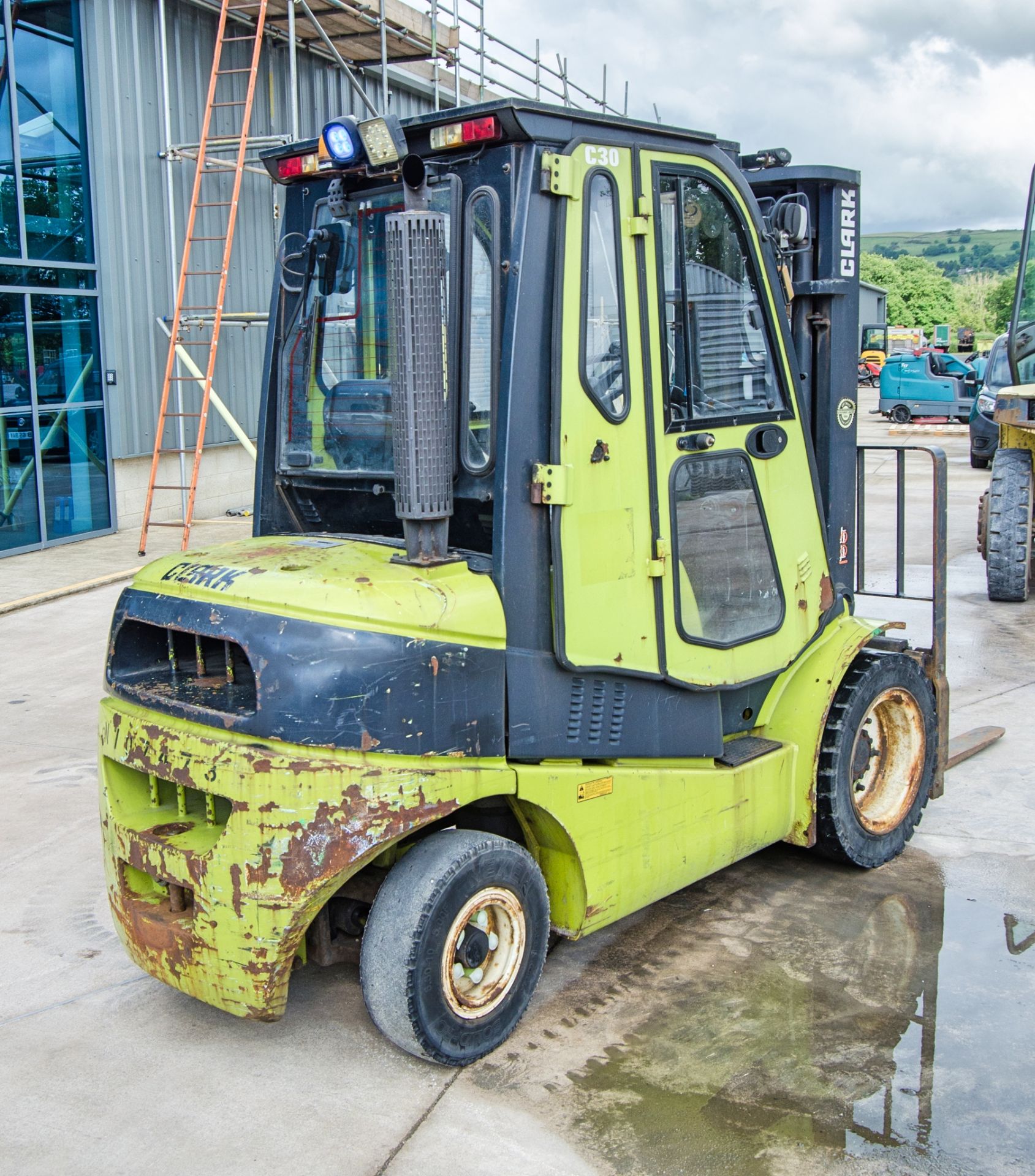Clark C30D 3 tonne diesel fork lift truck Year: 2015 S/N: 8296 Recorded Hours: 5749 N707473 - Image 4 of 23