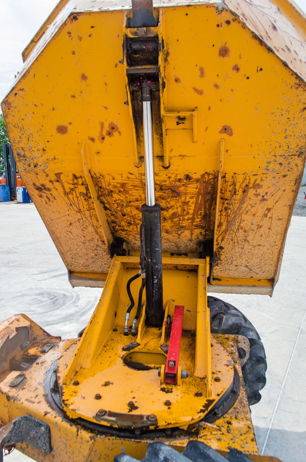Thwaites 3 tonne swivel skip dumper Year: 2012 S/N: 208C380 Recorded Hours: 2215 18374 - Image 12 of 22
