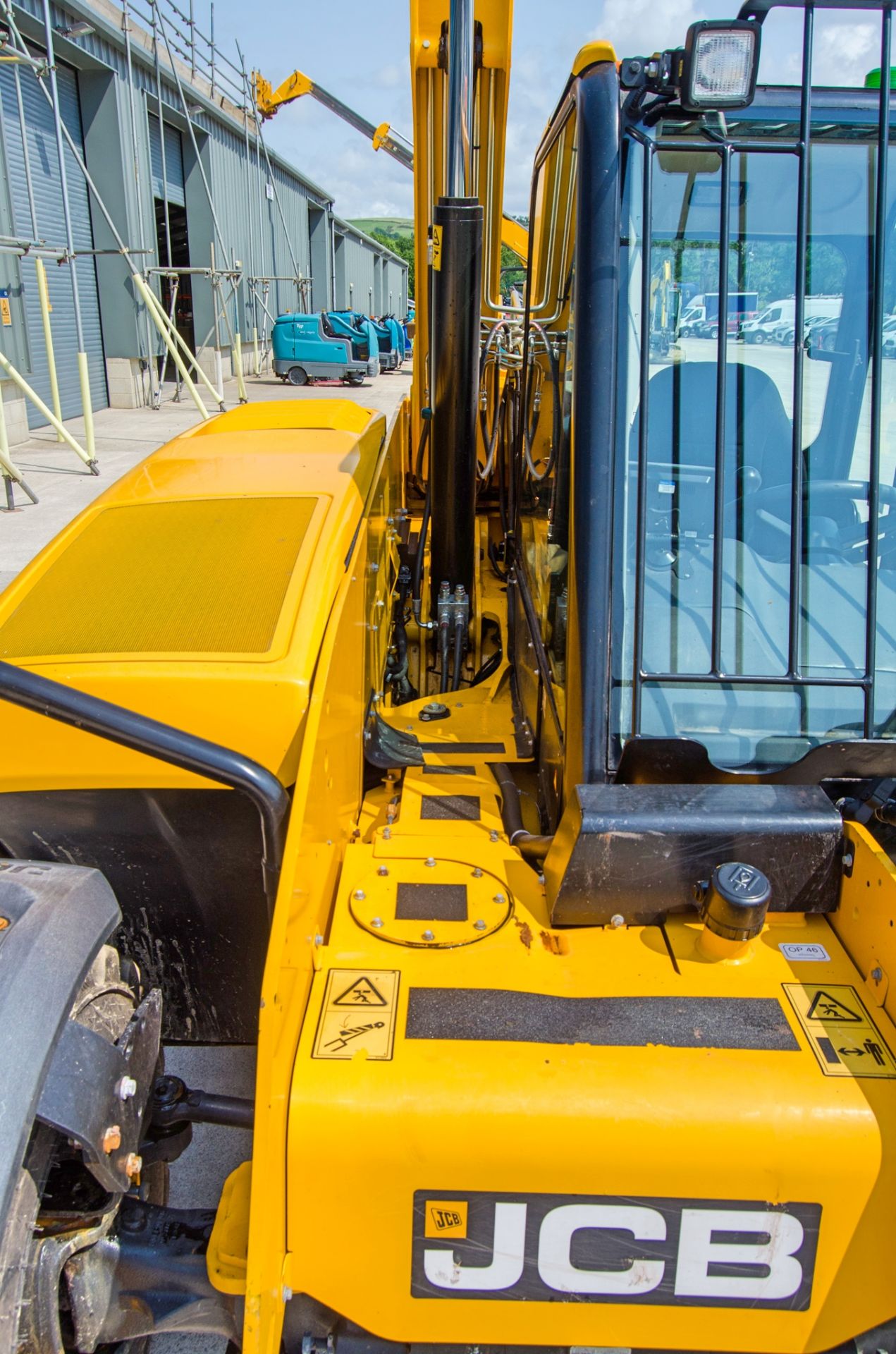 JCB 525-60 Hi-Viz Stage V 6 metre telescopic handler Year: 2024 S/N: 3327922 Recorded Hours: 1153 - Image 12 of 26