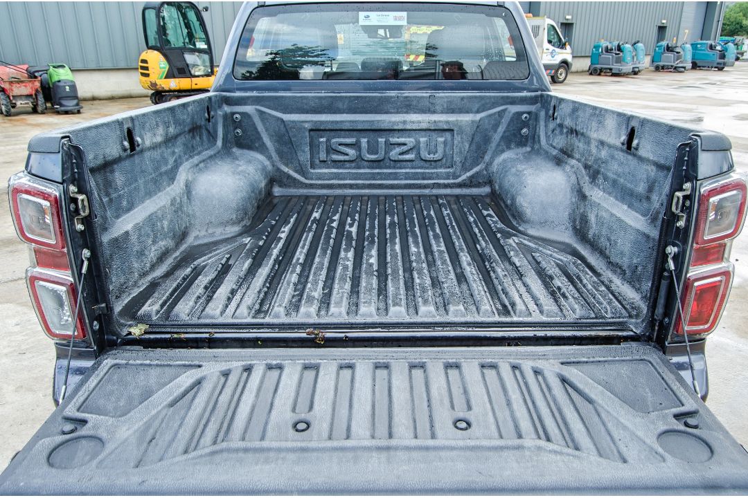 Isuzu D-Max V-Cross 1898cc diesel 6 speed manual double cab pick up Registration Number: SL72 URY - Image 29 of 33