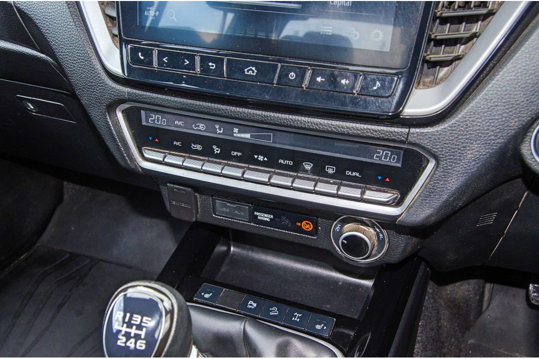 Isuzu D-Max V-Cross 1898cc diesel 6 speed manual double cab pick up Registration Number: SL72 URY - Image 24 of 33