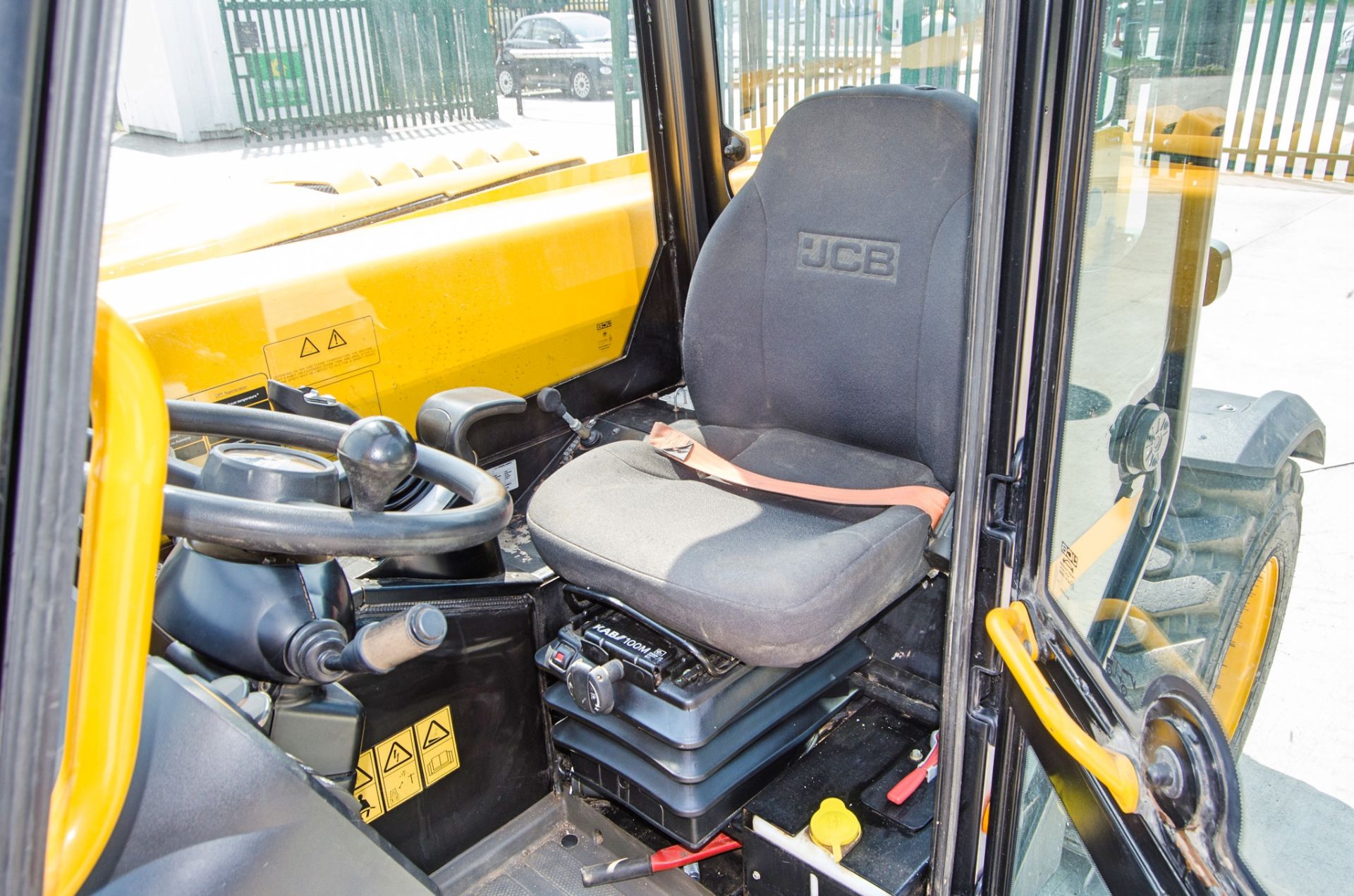 JCB 525-60 Hi-Viz Stage V 6 metre telescopic handler Year: 2024 S/N: 3328455 Recorded Hours: 920 c/w - Image 17 of 26