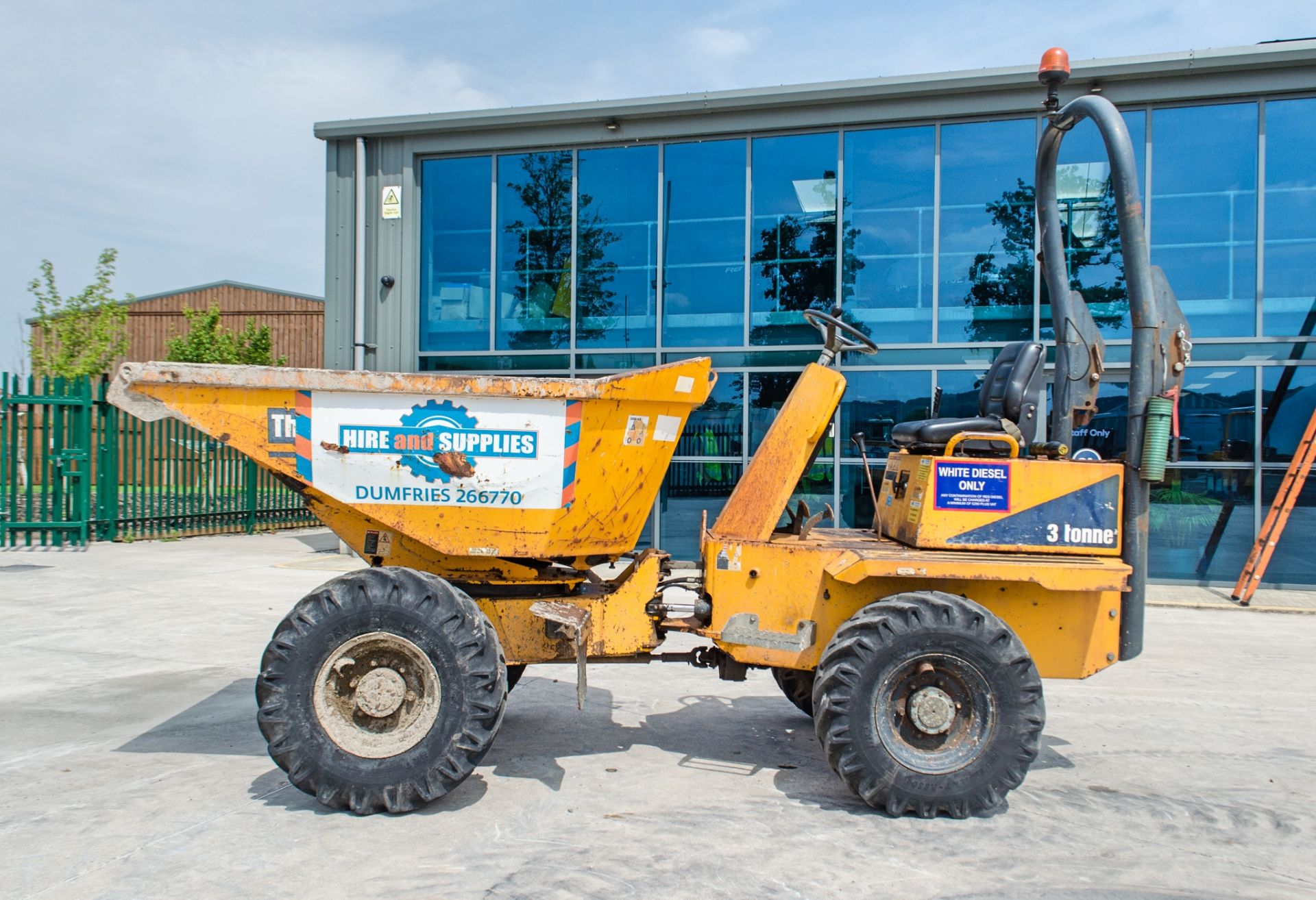 Thwaites 3 tonne swivel skip dumper Year: 2012 S/N: 208C380 Recorded Hours: 2215 18374 - Image 8 of 22