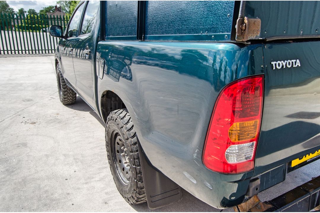 Toyota Hilux HL2 D-4D 2494cc diesel 5 speed manual 4 wheel drive double cab pick up Registration - Image 10 of 32