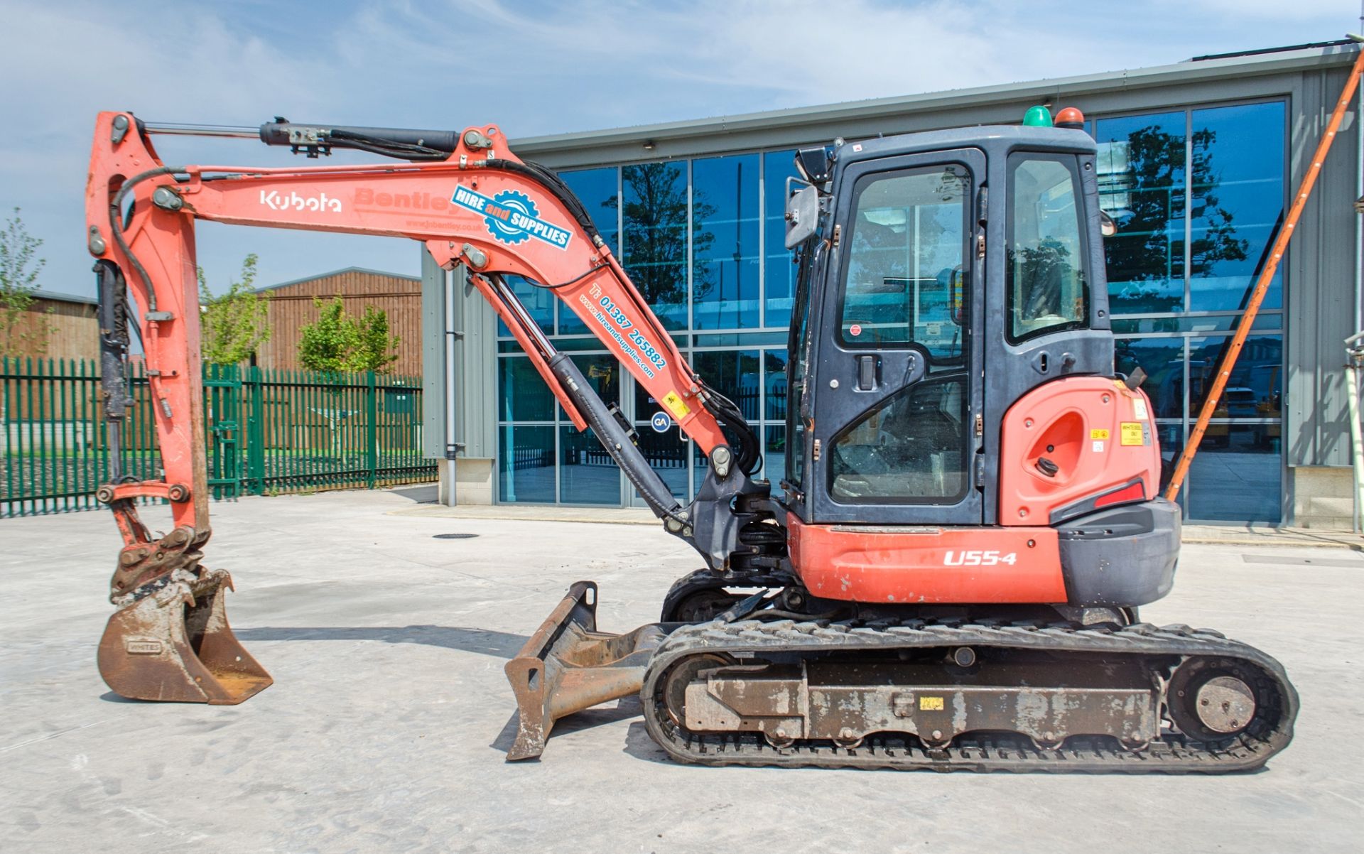 Kubota U55-4 5.5 tonne rubber tracked excavator Year: 2014 S/N: 52375 Recorded Hours: 3768 blade, - Image 10 of 28