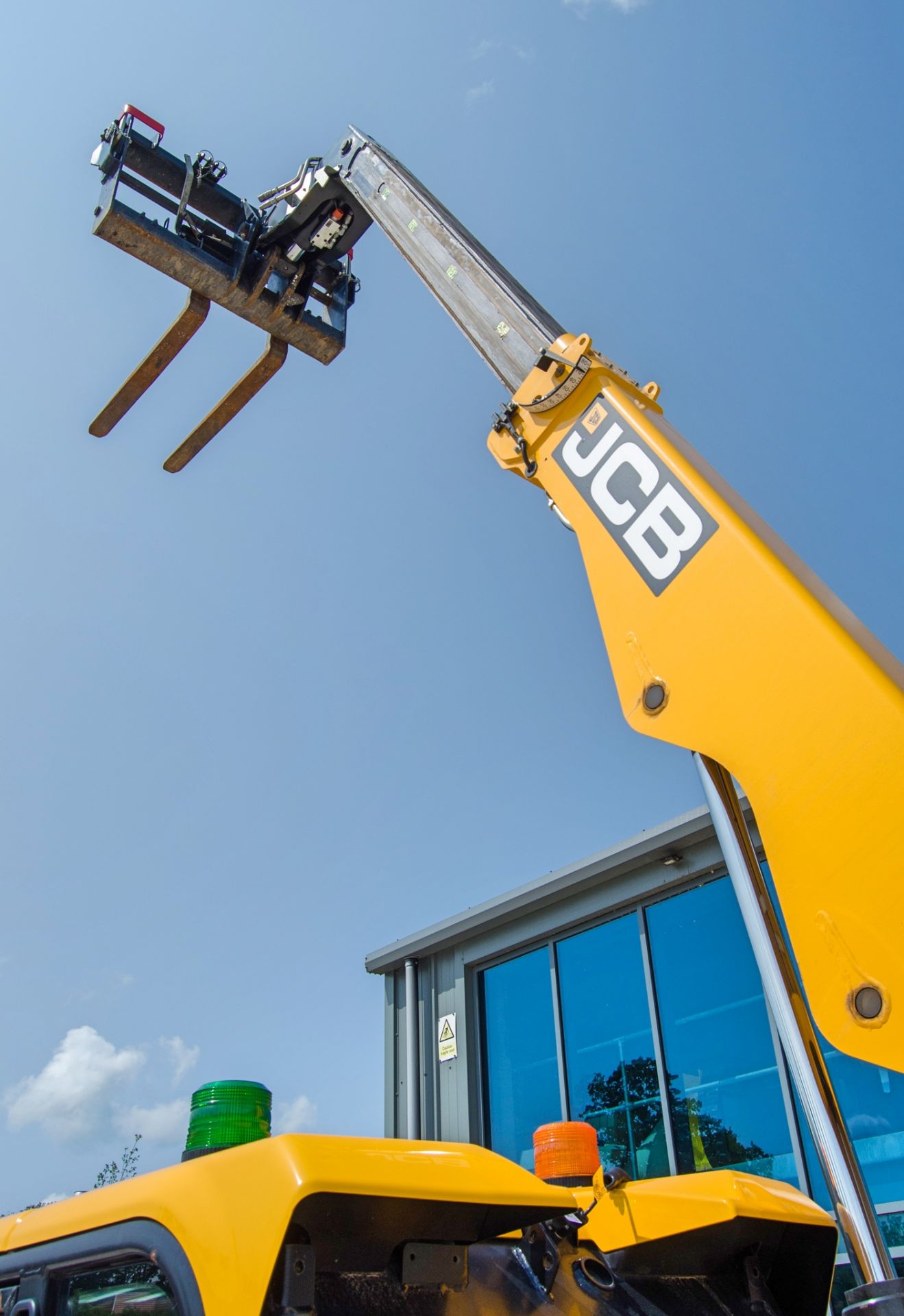 JCB 525-60 Hi-Viz Stage V 6 metre telescopic handler Year: 2024 S/N: 3328455 Recorded Hours: 920 c/w - Image 10 of 26