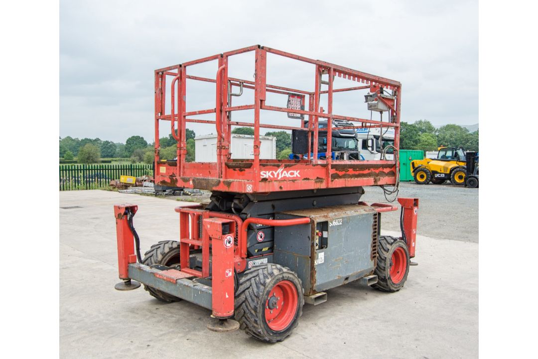 Skyjack SJ6832RT diesel driven scissor lift access platform Year: 2016 S/N: 37007663 Recorded Hours: - Image 1 of 18
