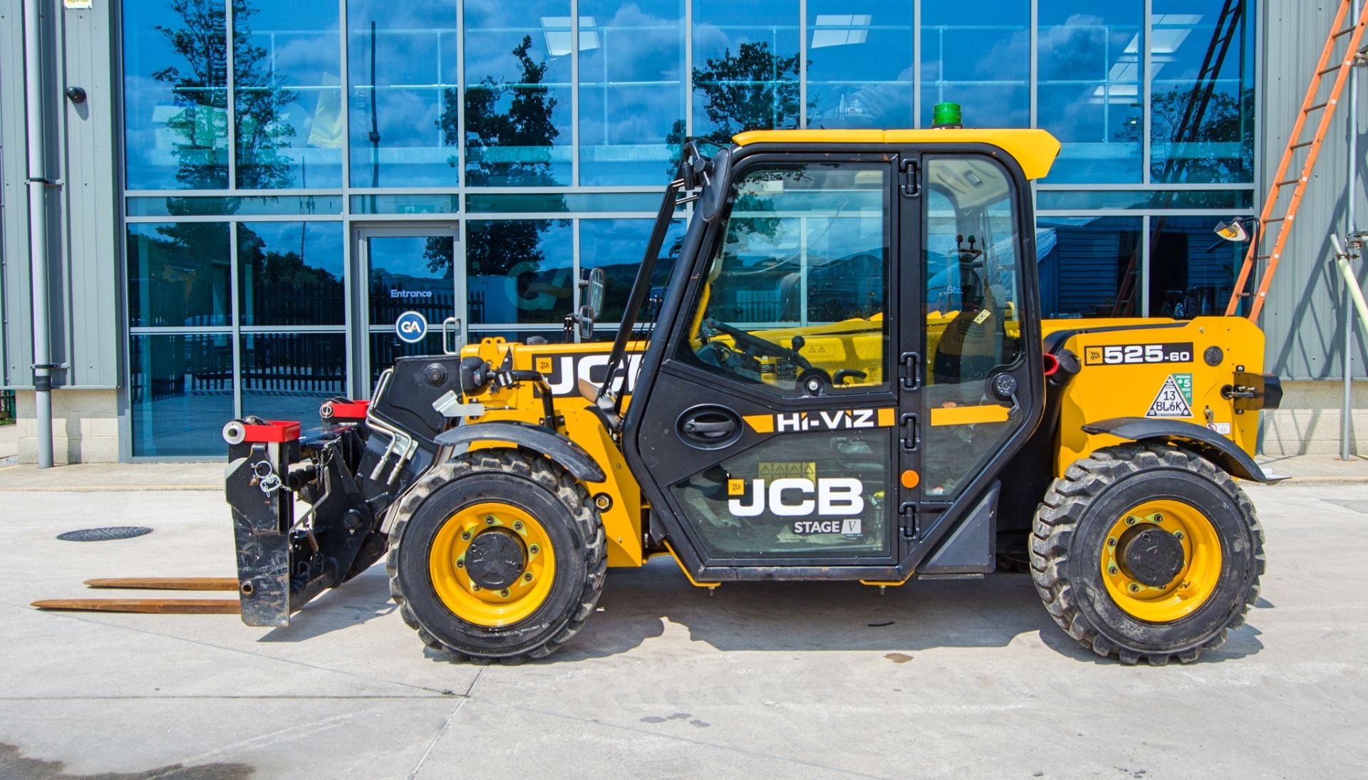 JCB 525-60 Hi-Viz Stage V 6 metre telescopic handler Year: 2024 S/N: 3328455 Recorded Hours: 920 c/w - Image 7 of 26
