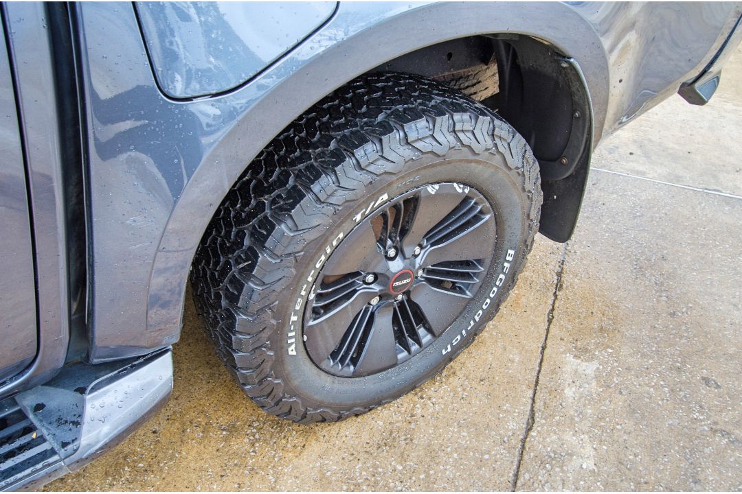 Isuzu D-Max V-Cross 1898cc diesel 6 speed manual double cab pick up Registration Number: SL72 URY - Image 13 of 33