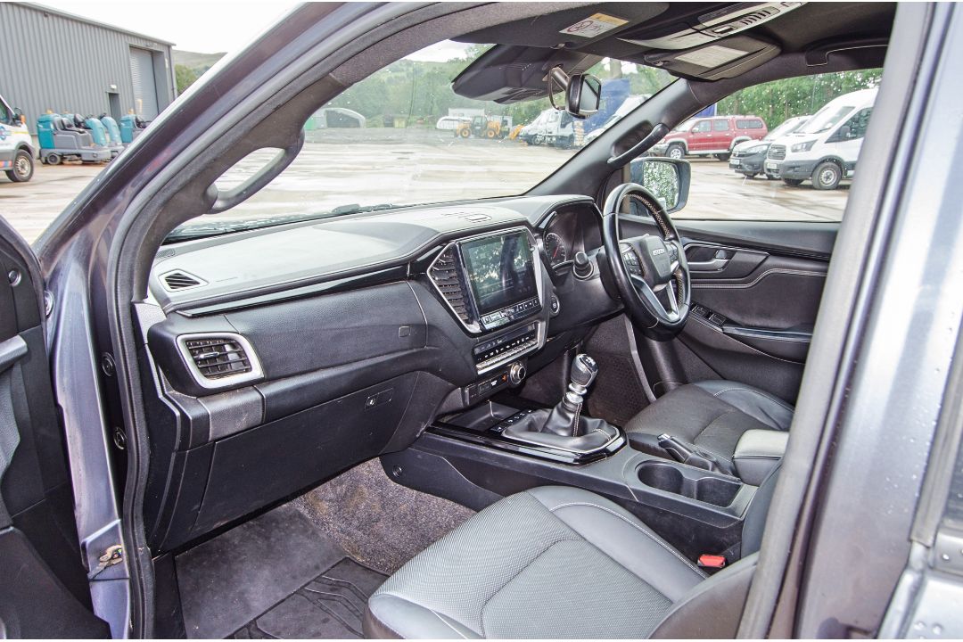 Isuzu D-Max V-Cross 1898cc diesel 6 speed manual double cab pick up Registration Number: SL72 URY - Image 18 of 33