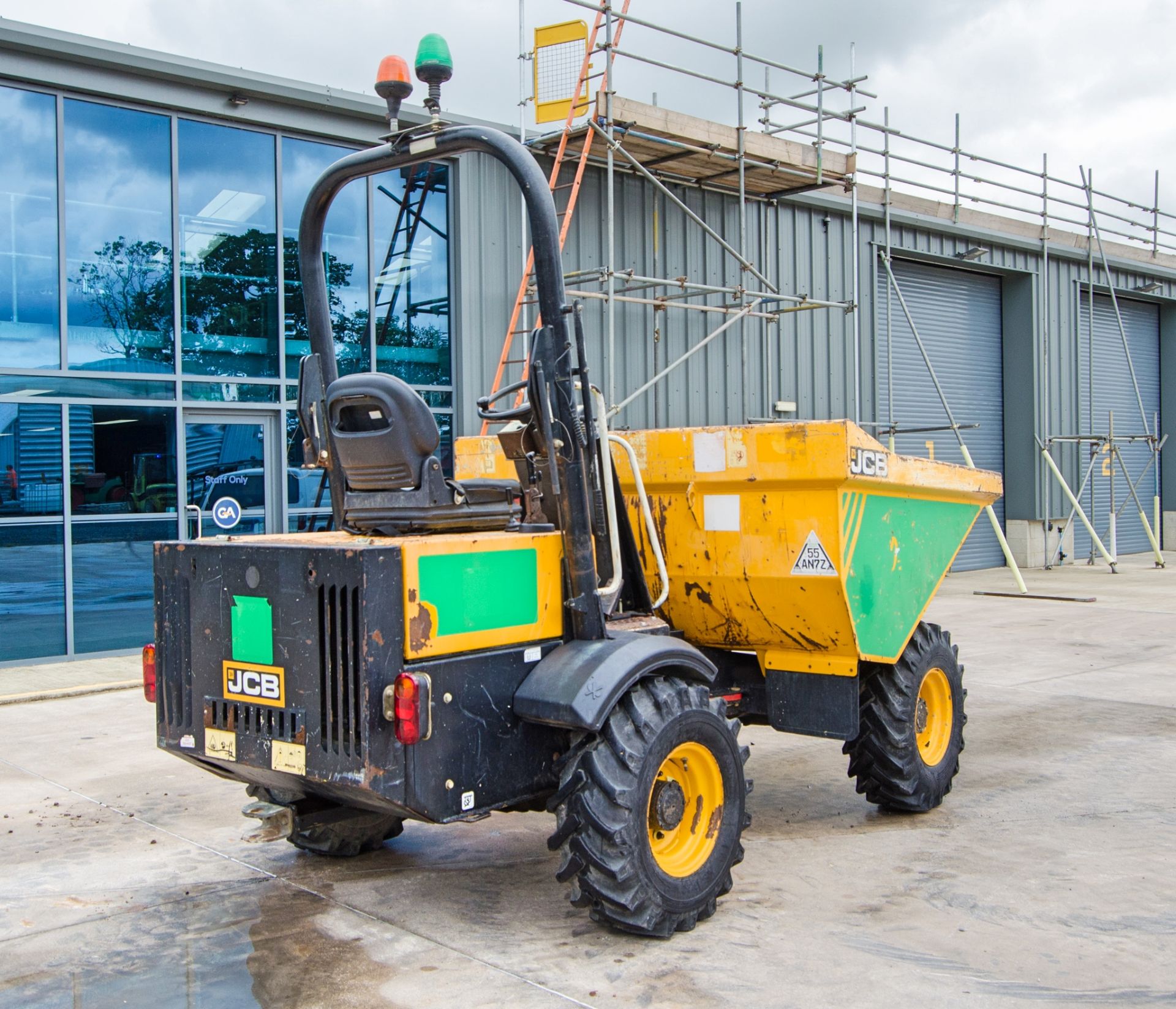 JCB 3 tonne straight skip dumper Year: 2016 S/N: EGGRE9906 Recorded Hours: 1179 A727001 - Image 4 of 22