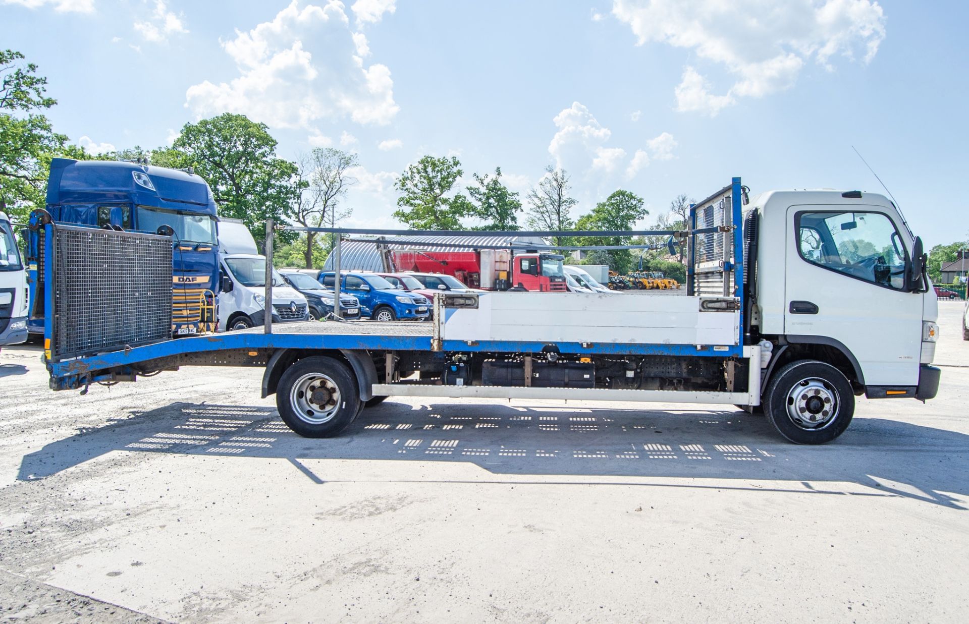 Mitsubishi Fuso Canter 7C18 7.5 tonne 2998cc diesel automatic beaver tail plant lorry Registration - Image 8 of 26