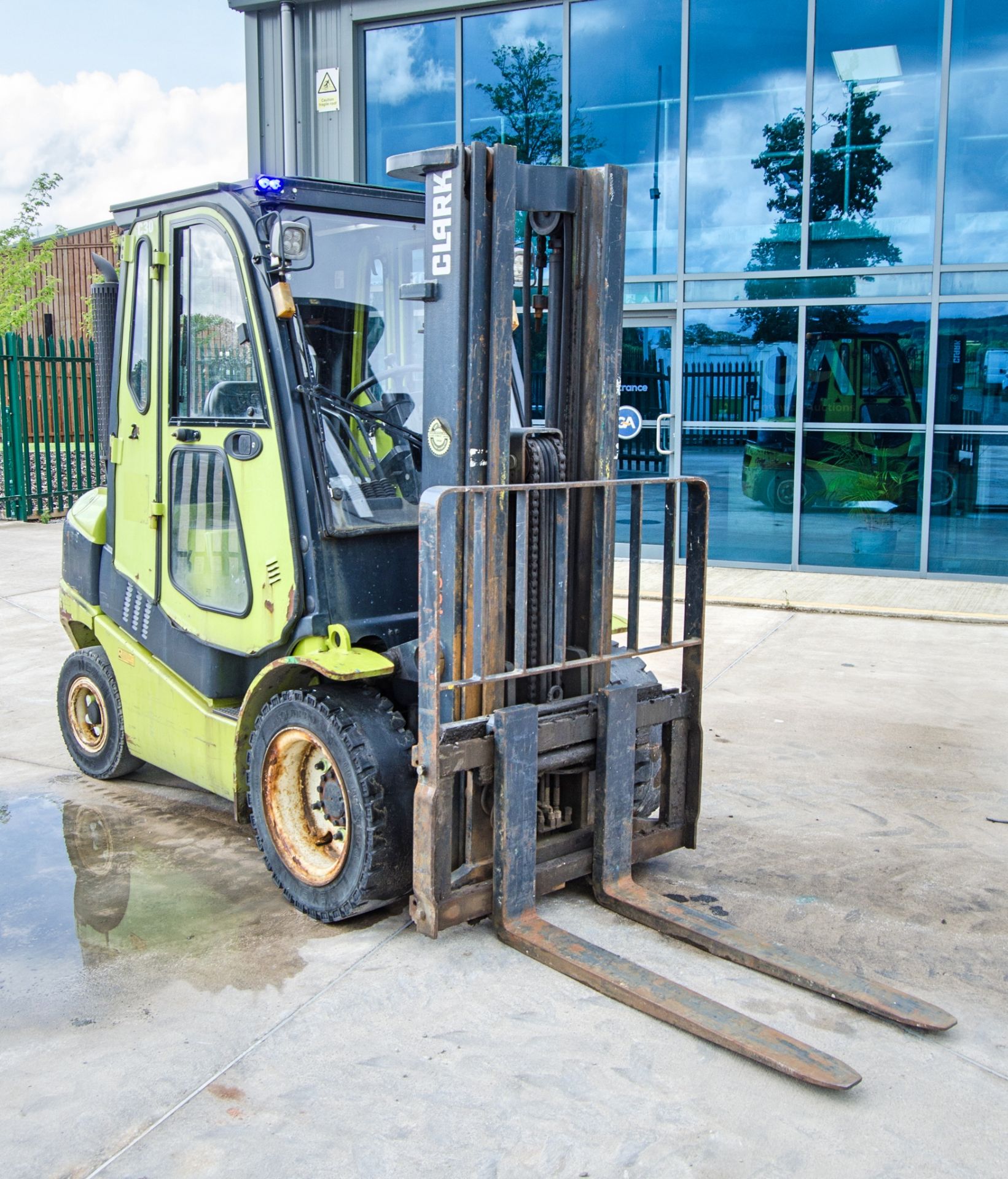Clark C30D 3 tonne diesel fork lift truck Year: 2015 S/N: 8296 Recorded Hours: 5749 N707473 - Image 2 of 23