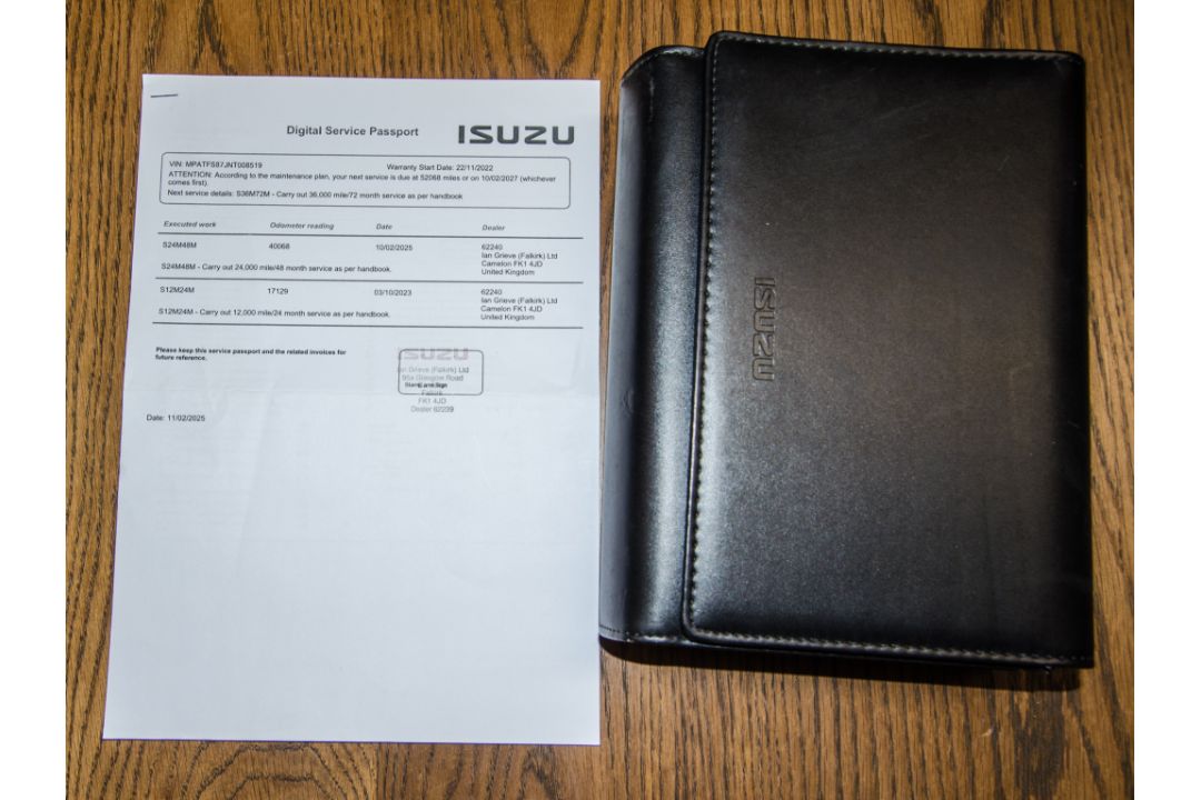 Isuzu D-Max V-Cross 1898cc diesel 6 speed manual double cab pick up Registration Number: SL72 URY - Image 33 of 33