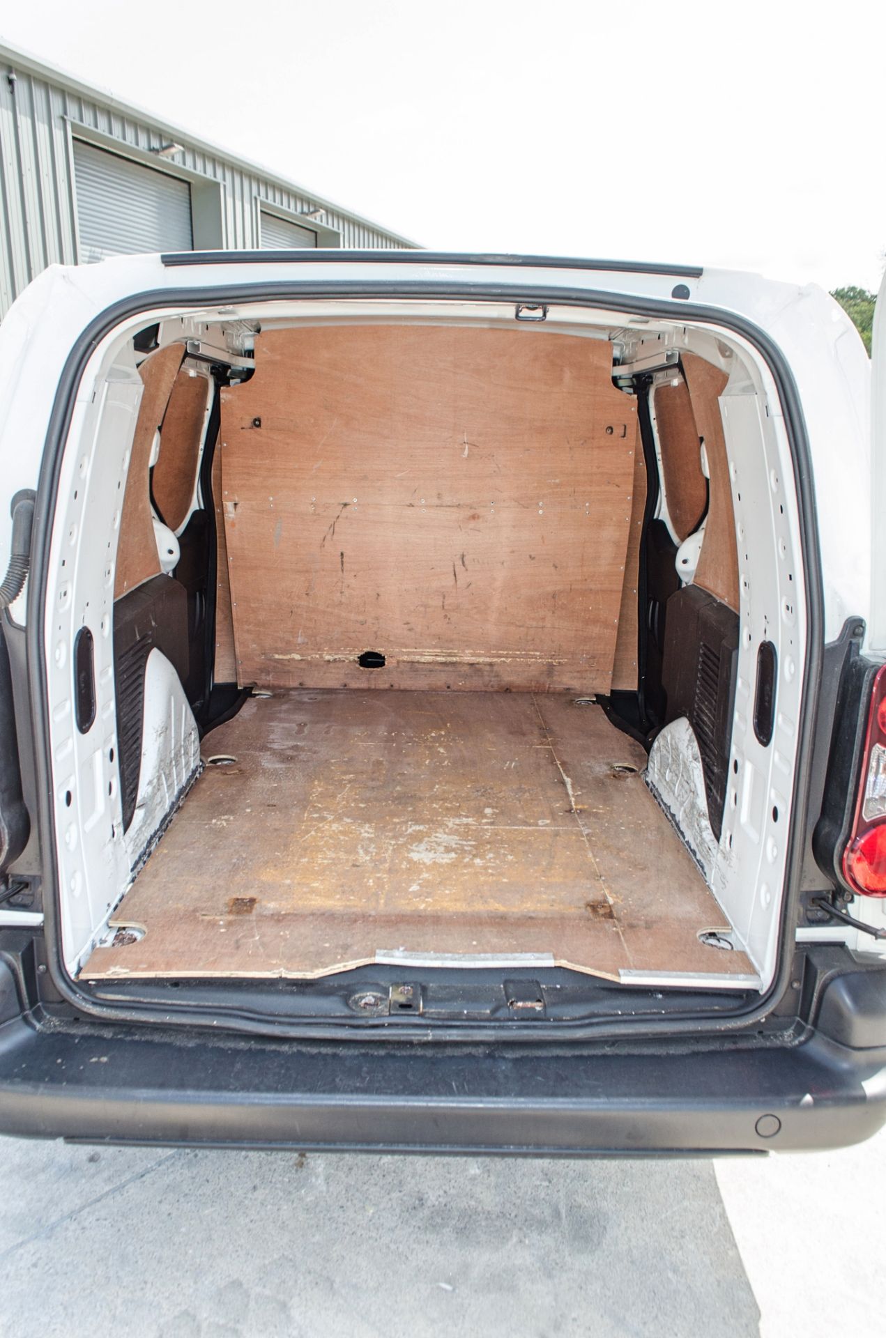 Citroen Berlingo 750 LX 1560cc HDi 5 speed manual panel van Registration Number: MV18 YLX Date of - Image 22 of 25