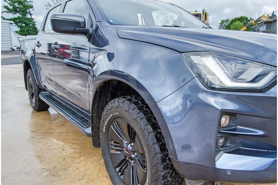 Isuzu D-Max V-Cross 1898cc diesel 6 speed manual double cab pick up Registration Number: SL72 URY - Image 11 of 33