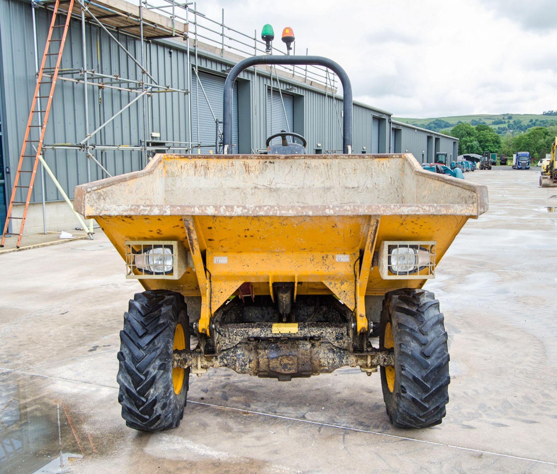 JCB 3 tonne straight skip dumper Year: 2016 S/N: EGGRE9906 Recorded Hours: 1179 A727001 - Image 5 of 22