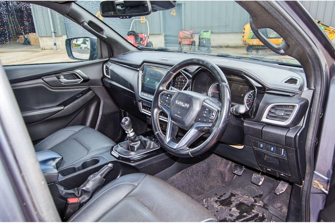 Isuzu D-Max V-Cross 1898cc diesel 6 speed manual double cab pick up Registration Number: SL72 URY - Image 16 of 33