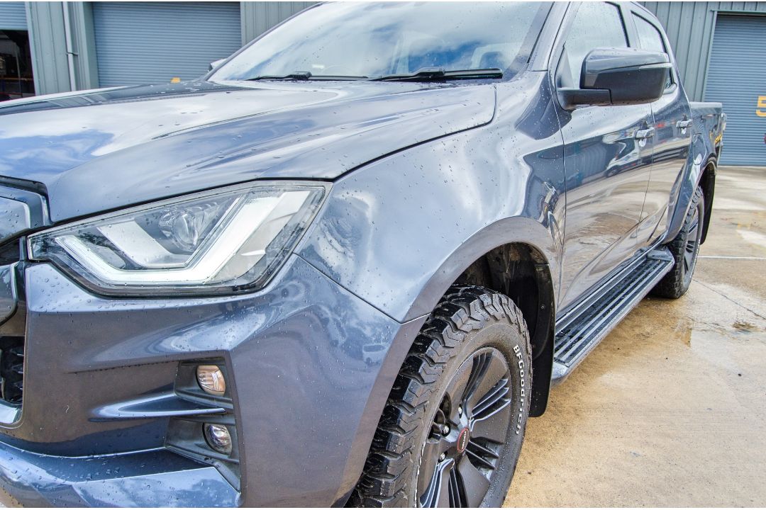 Isuzu D-Max V-Cross 1898cc diesel 6 speed manual double cab pick up Registration Number: SL72 URY - Image 9 of 33
