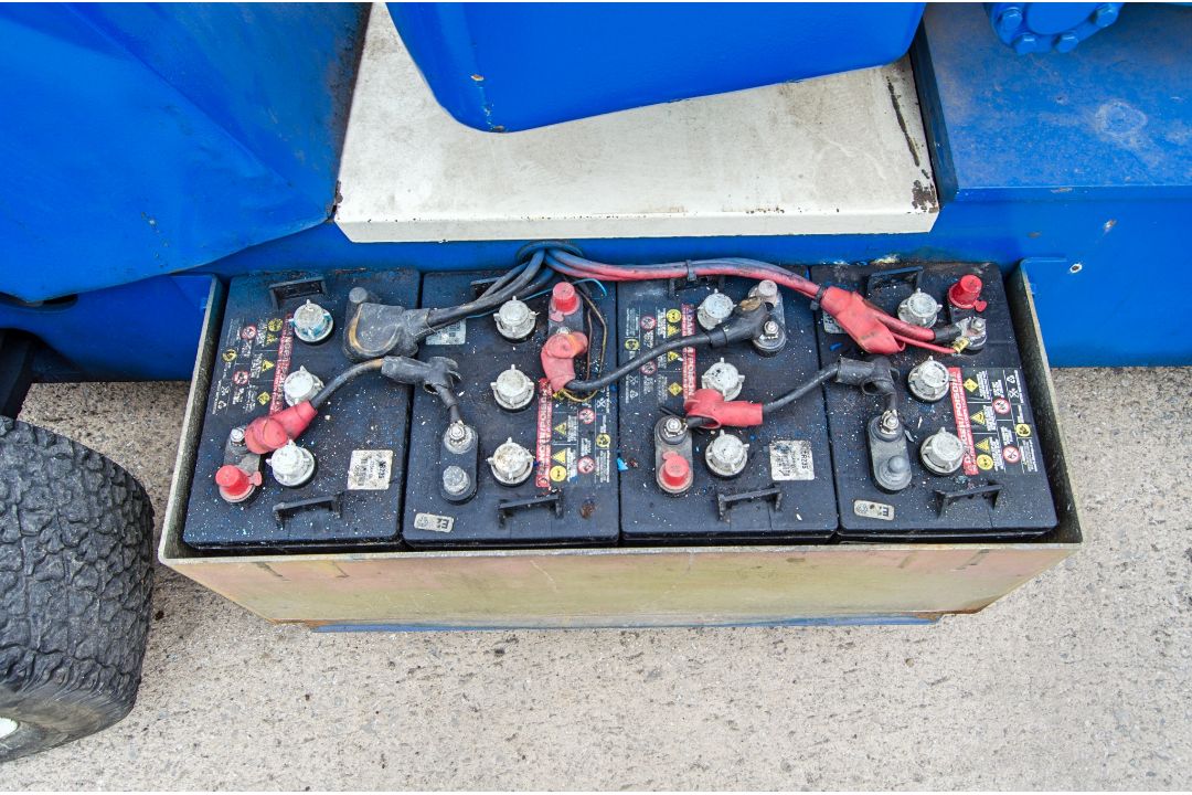 Nifty HR12 diesel/battery electric articulated boom access platform Year: 2011 S/N: 1220608 HYP117 - Image 12 of 15