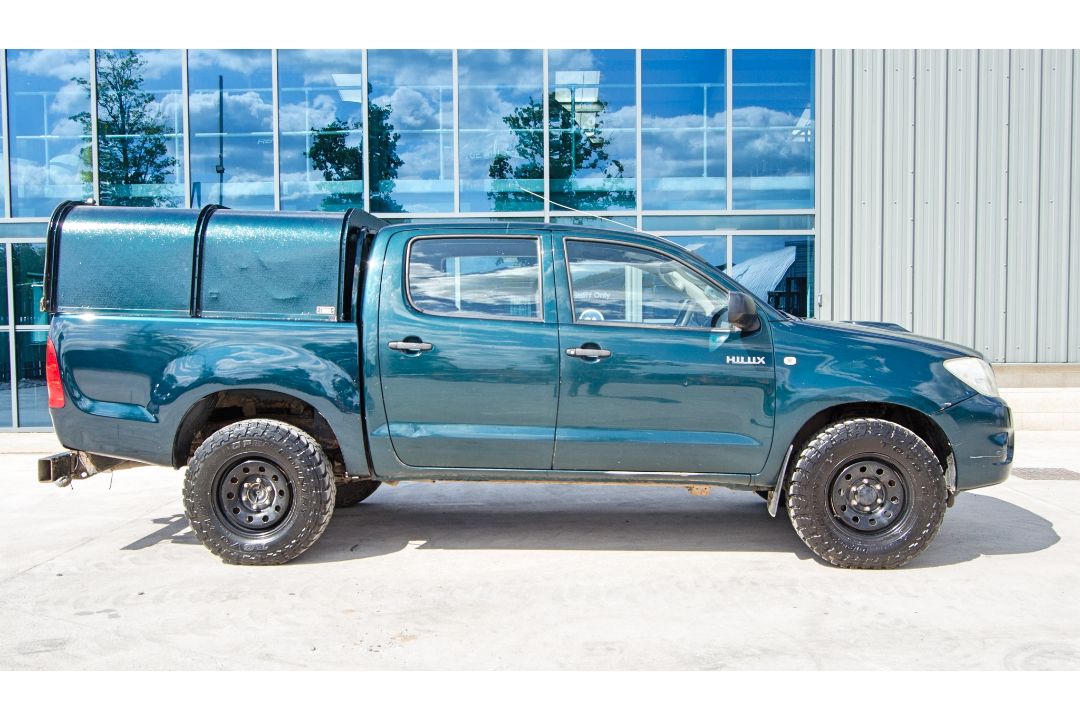 Toyota Hilux HL2 D-4D 2494cc diesel 5 speed manual 4 wheel drive double cab pick up Registration - Image 8 of 32