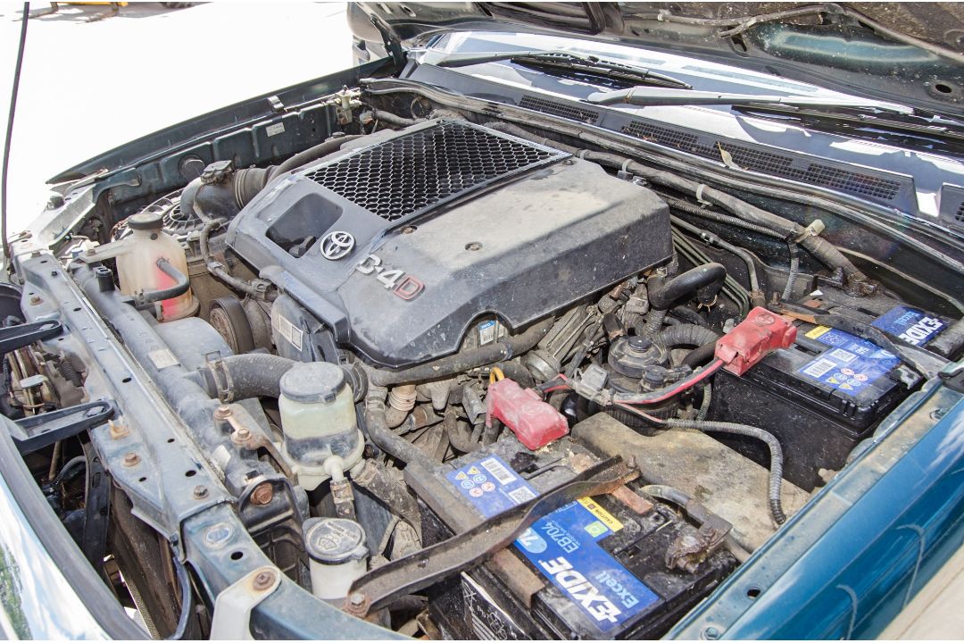 Toyota Hilux HL2 D-4D 2494cc diesel 5 speed manual 4 wheel drive double cab pick up Registration - Image 31 of 32